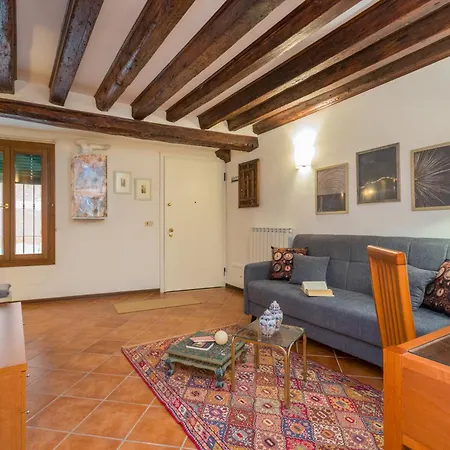 Garibaldi Apartment